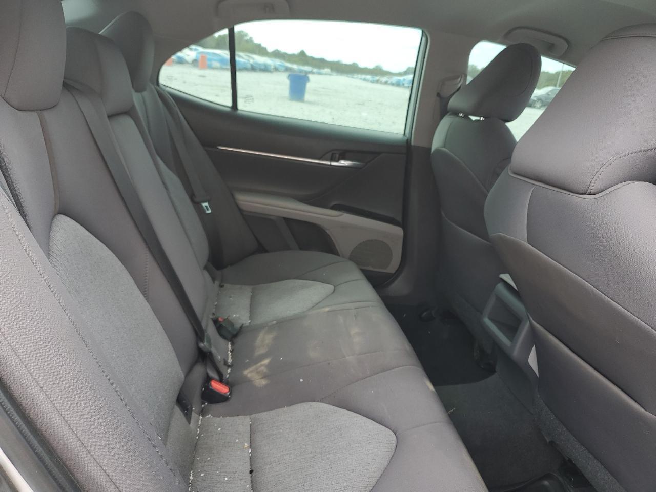 2020 Toyota Camry Le - zdjęcie 10