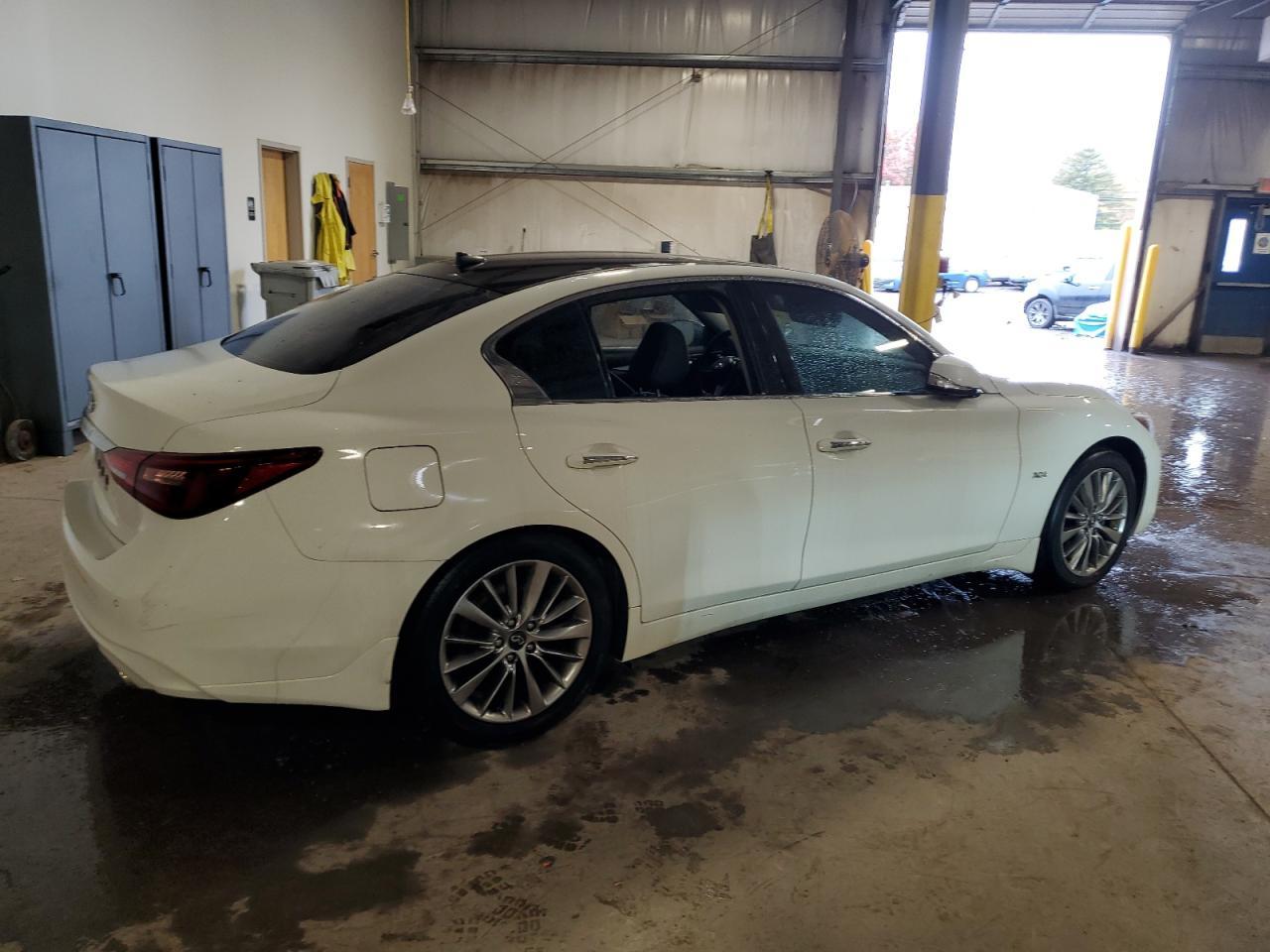 2018 Infiniti Q50 Luxe - zdjęcie 3