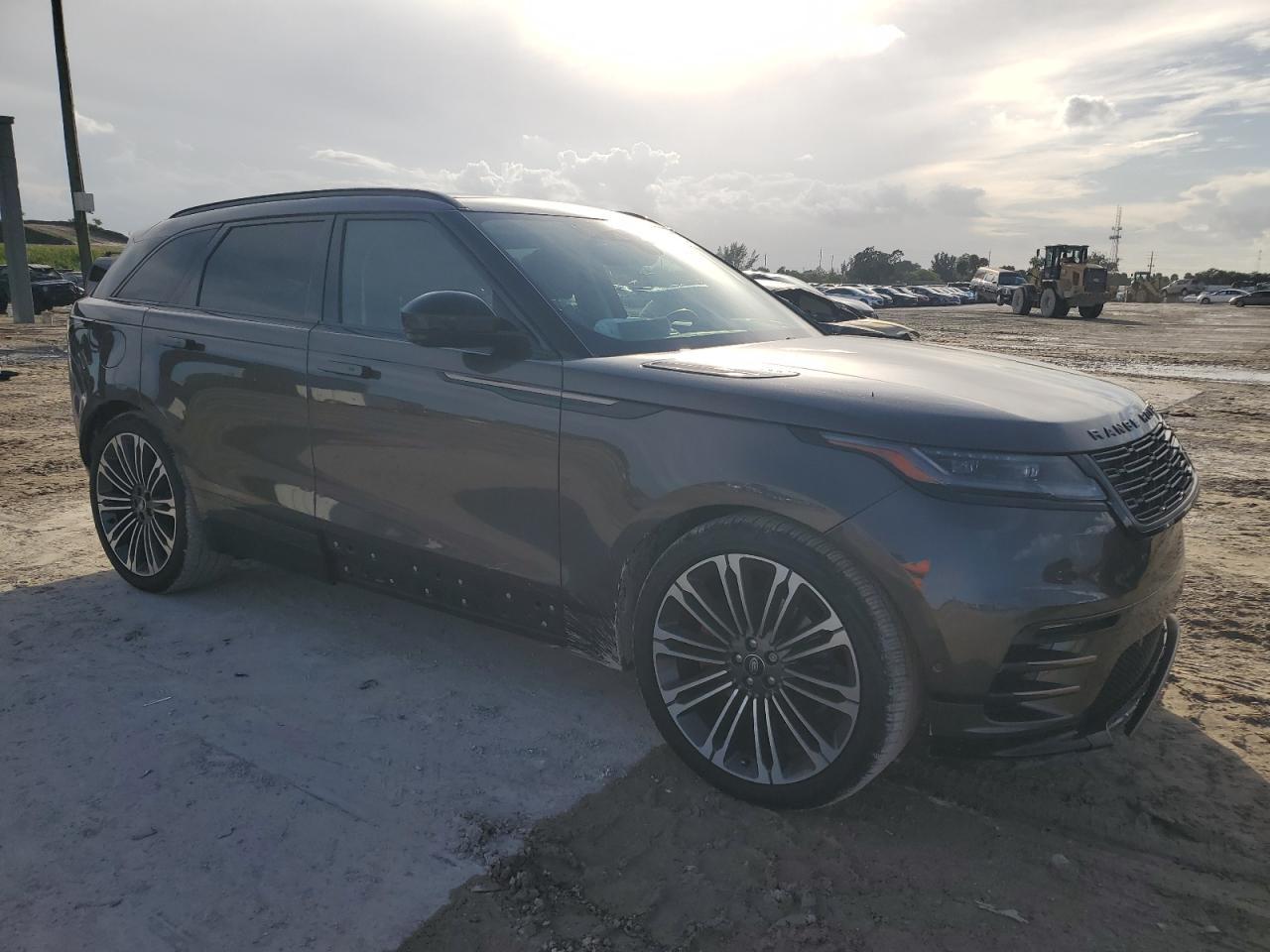 2025 Land Rover Range Rover Velar - zdjęcie 4