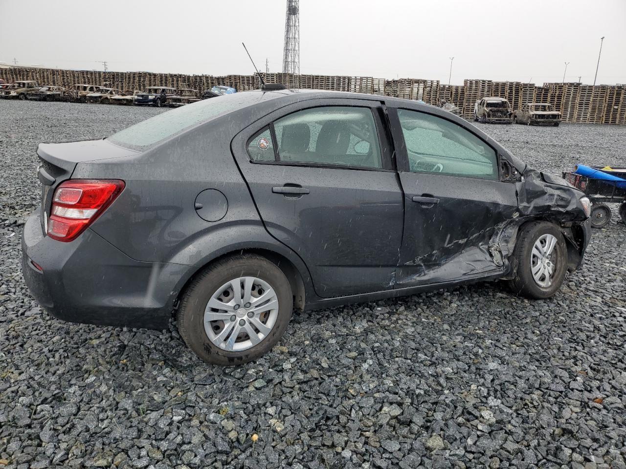 2017 Chevrolet Sonic - zdjęcie 3
