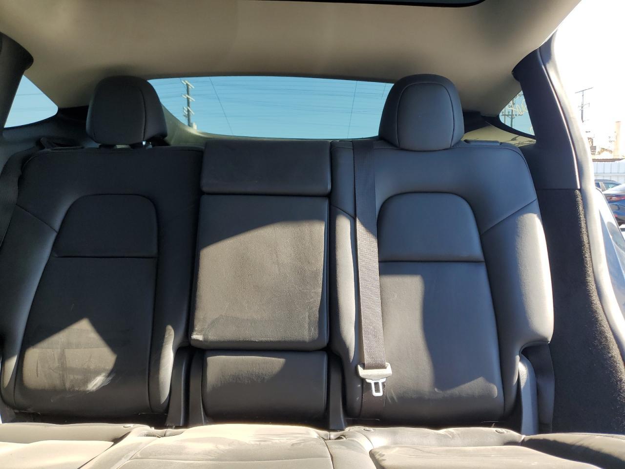 2024 Tesla Model Y - zdjęcie 10