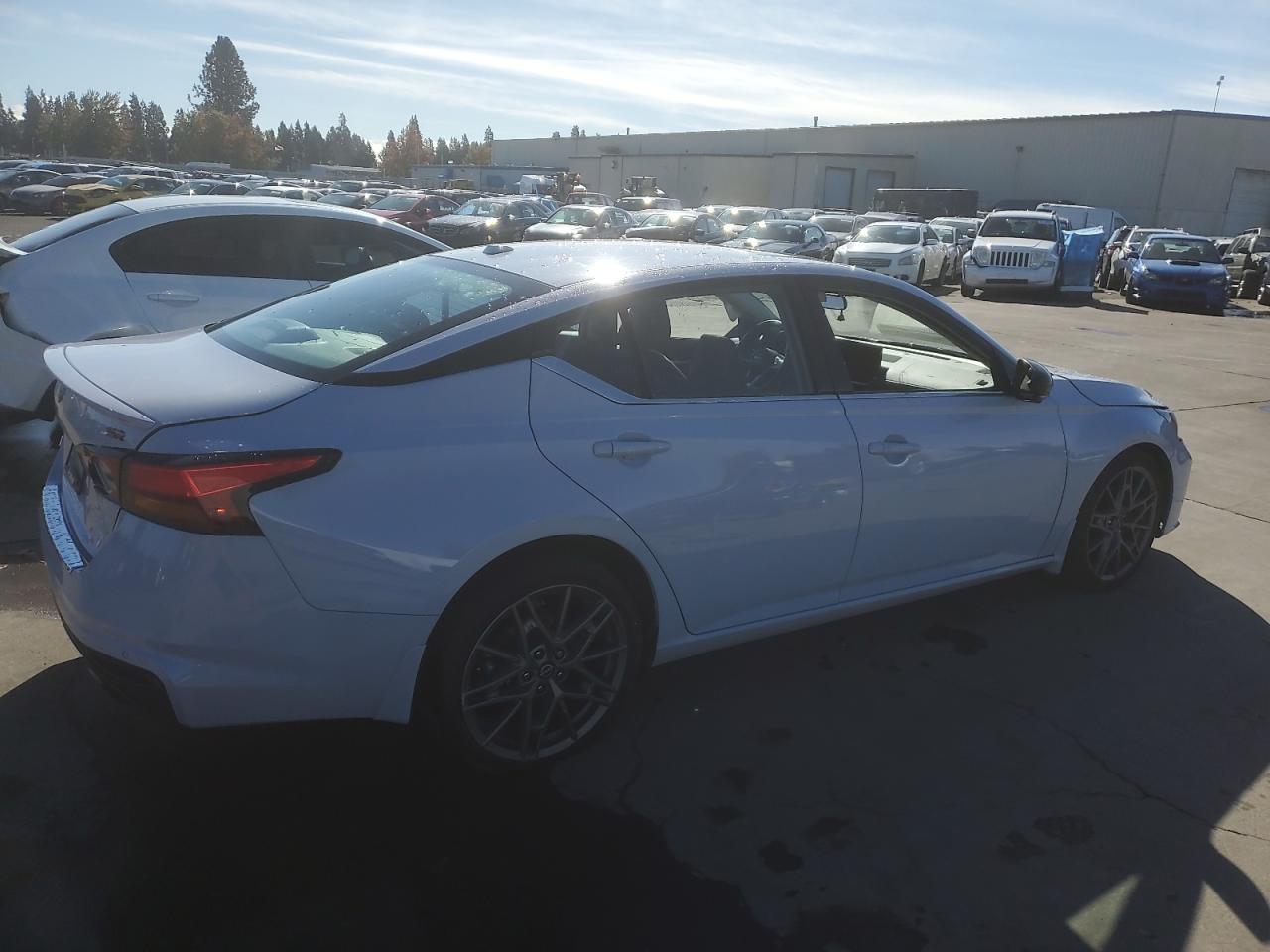 2023 Nissan Altima Sr - zdjęcie 3