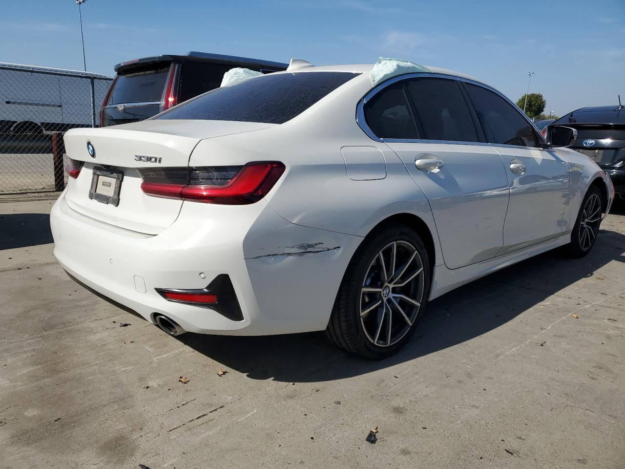 2021 BMW Seria 3 - zdjęcie 3