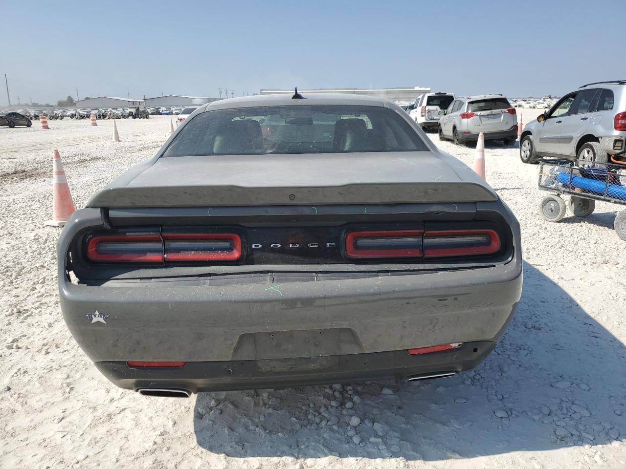 2017 Dodge Challenger - zdjęcie 6