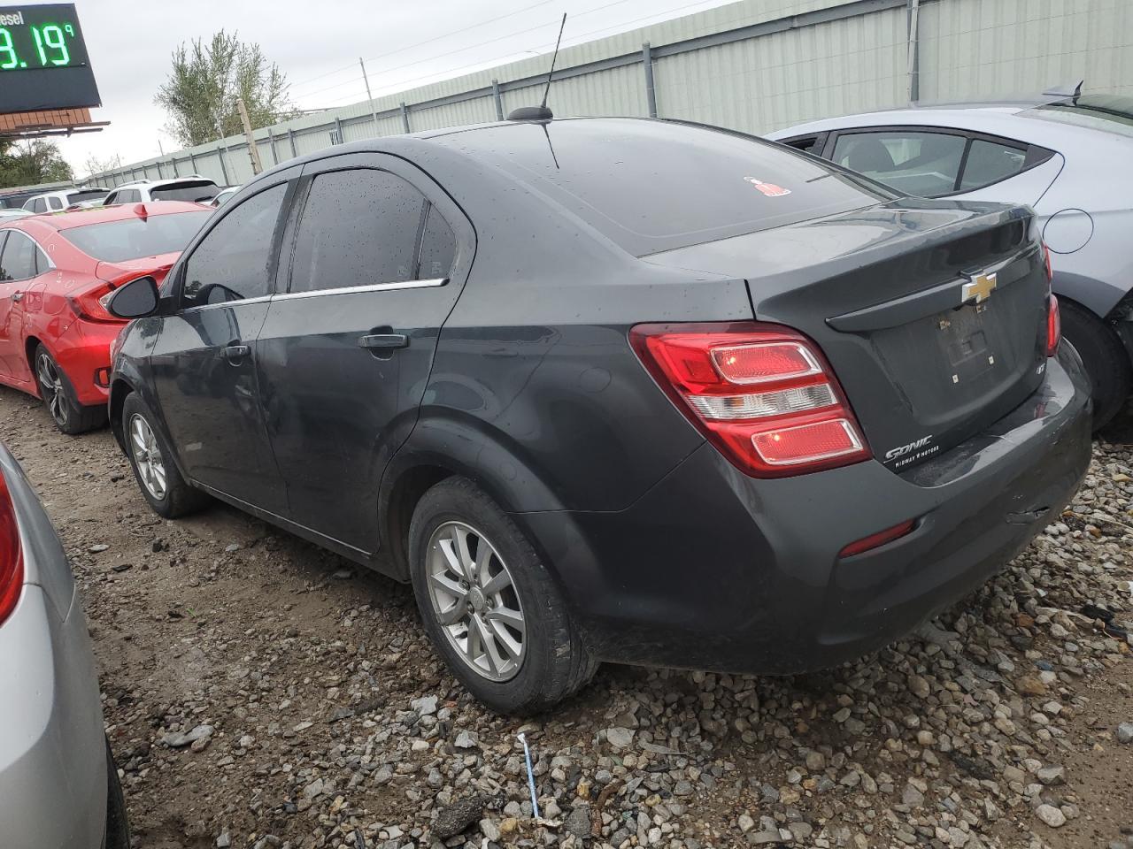 2019 Chevrolet Sonic Lt - zdjęcie 2