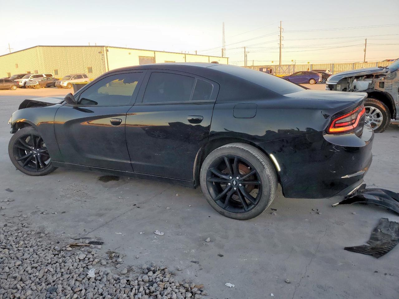 2021 Dodge Charger Sxt - zdjęcie 2