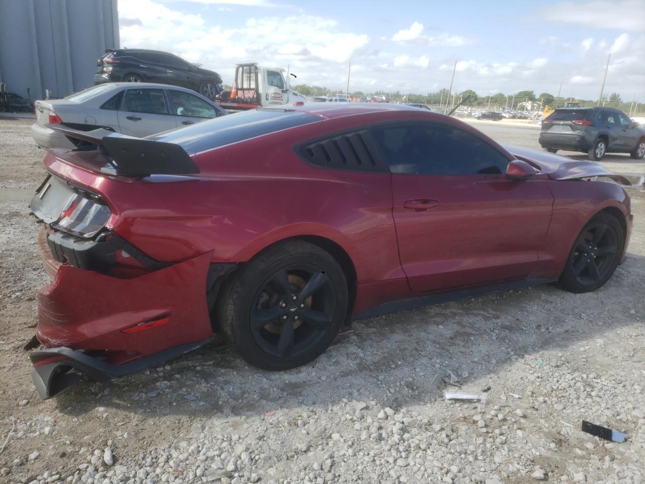 2018 Ford Mustang - zdjęcie 3