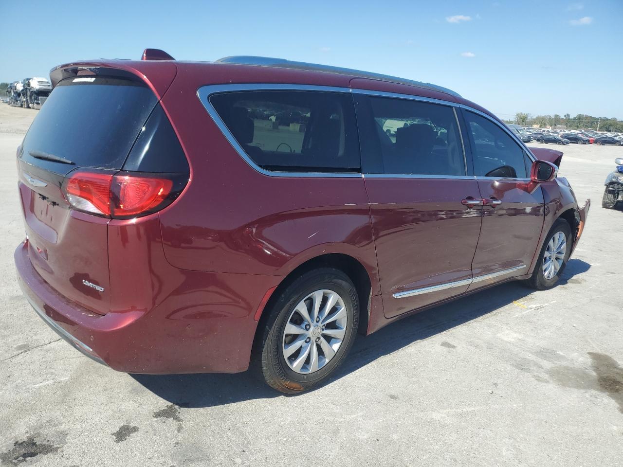 2017 Chrysler Pacifica - zdjęcie 3