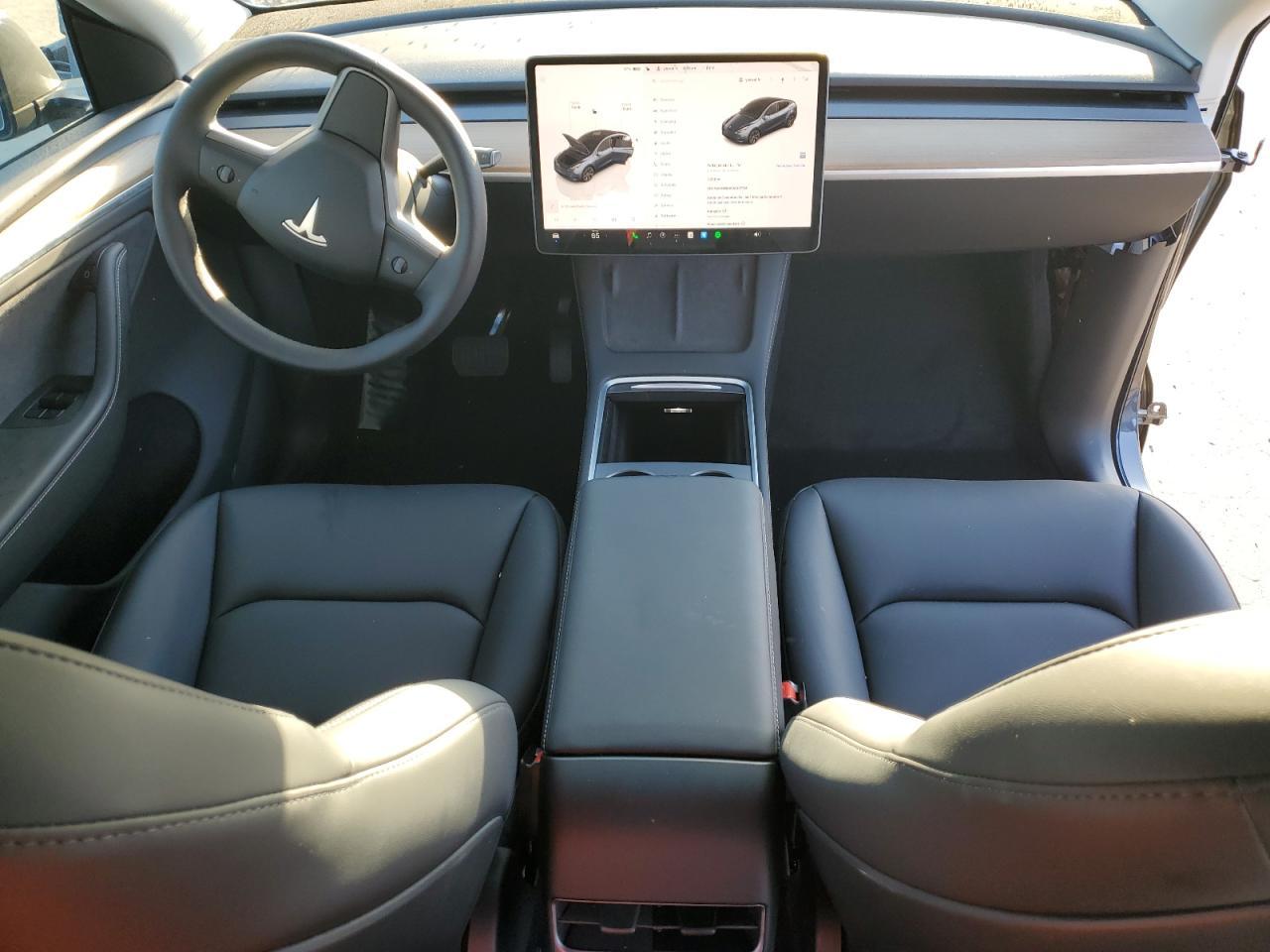 2025 Tesla Model Y - zdjęcie 8