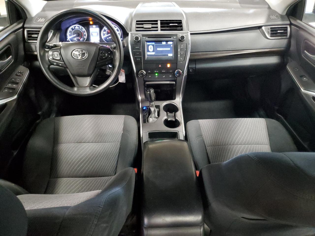 2016 Toyota Camry Le - zdjęcie 8