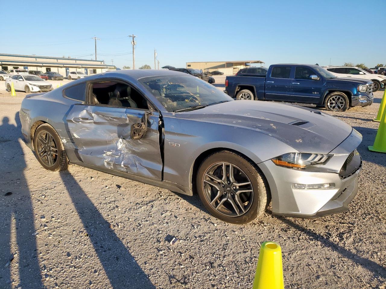 2021 Ford Mustang - zdjęcie 4