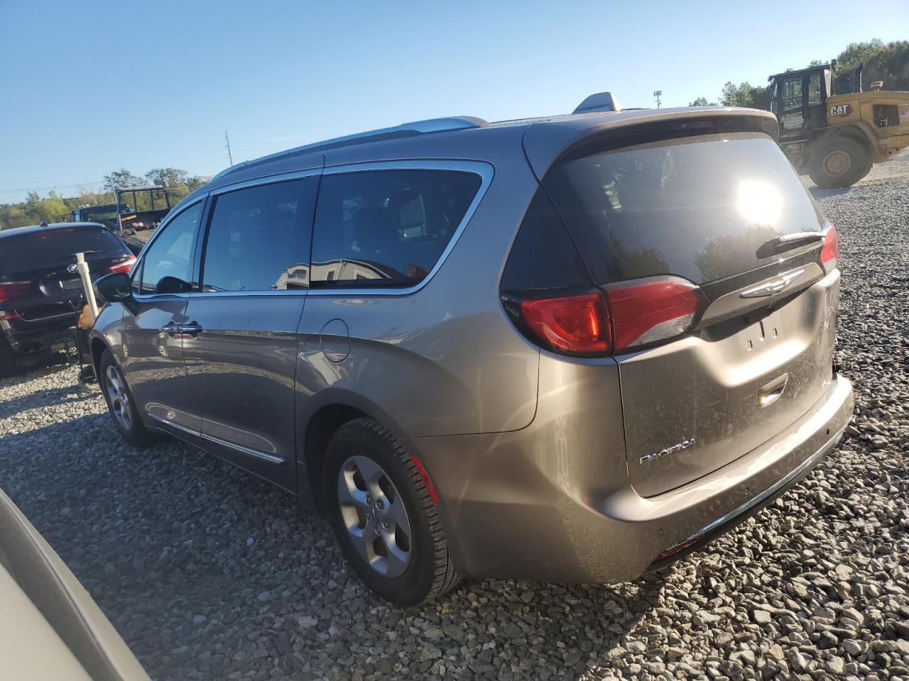 2017 Chrysler Pacifica - zdjęcie 2