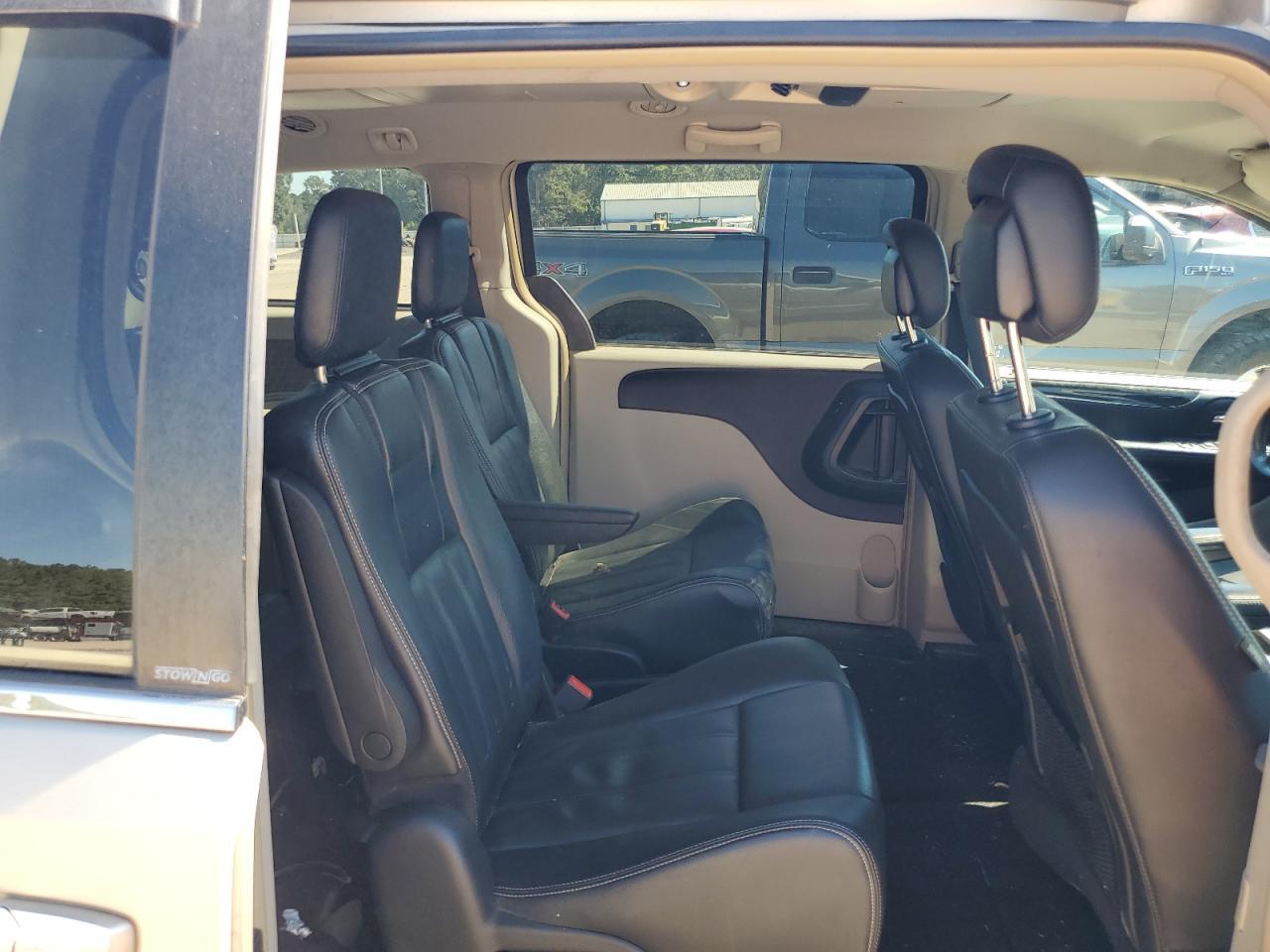 2014 Chrysler Town & Country - zdjęcie 11