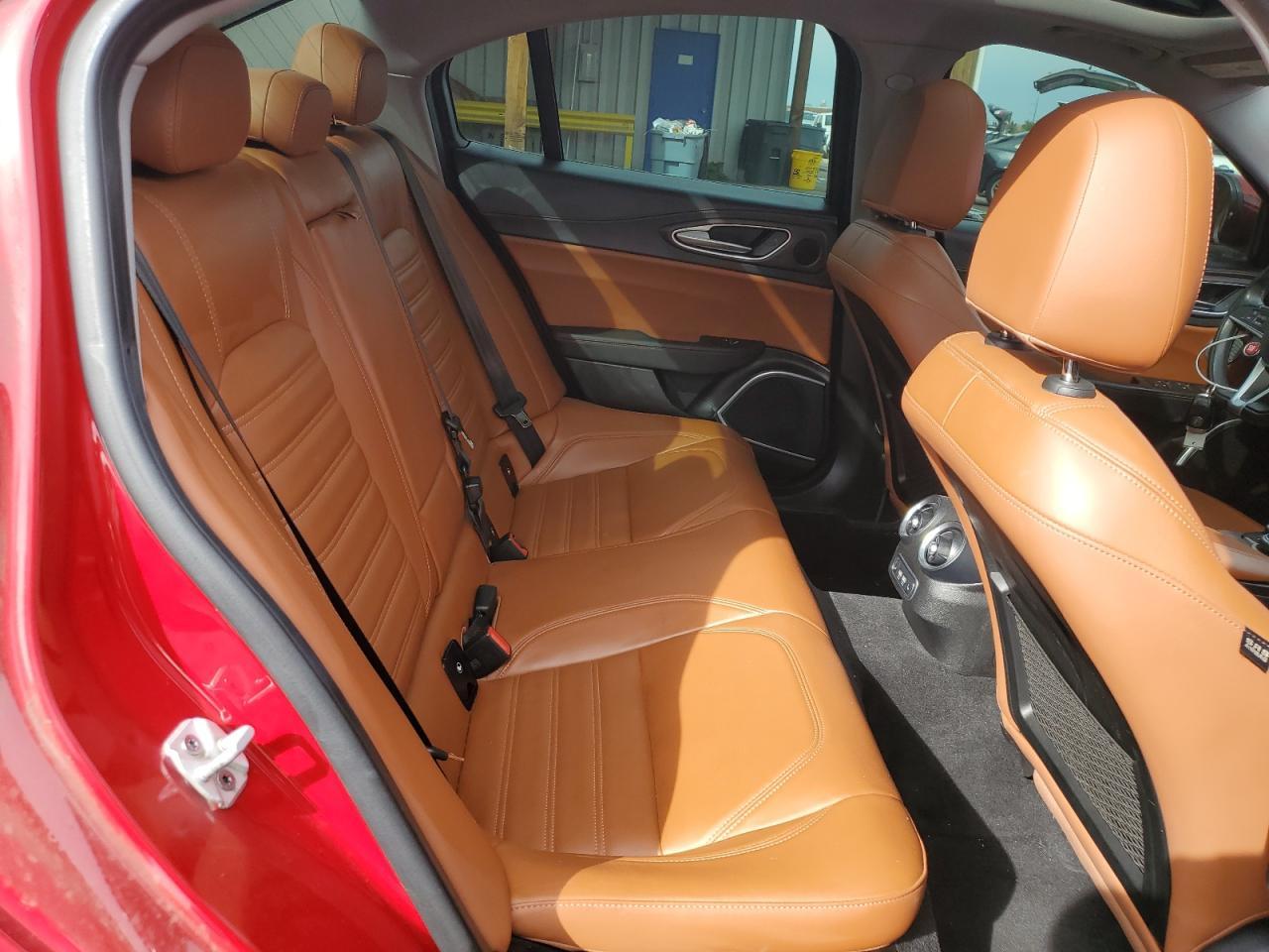 2019 Alfa Romeo Giulia Ti - zdjęcie 10