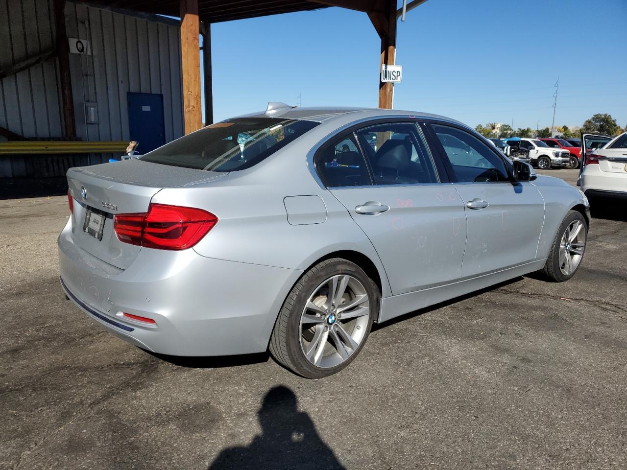 2017 BMW 330 Xi - zdjęcie 3