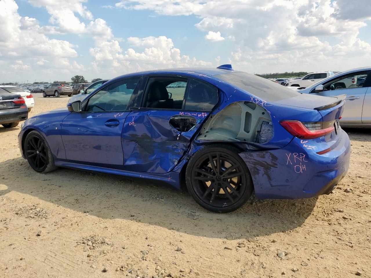 2021 BMW 330I - zdjęcie 2
