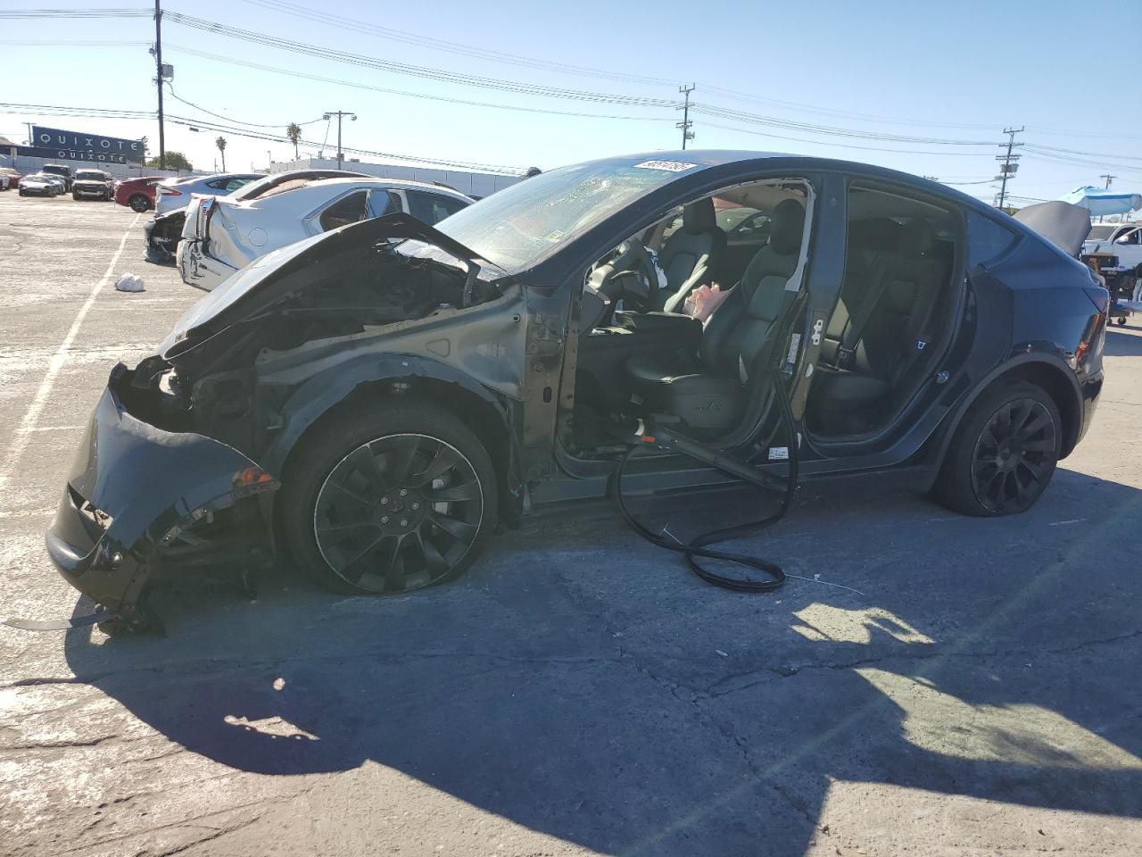 2024 Tesla Y - zdjęcie główne