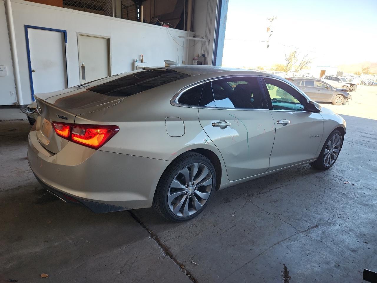 2016 Chevrolet Malibu Premier - zdjęcie 3
