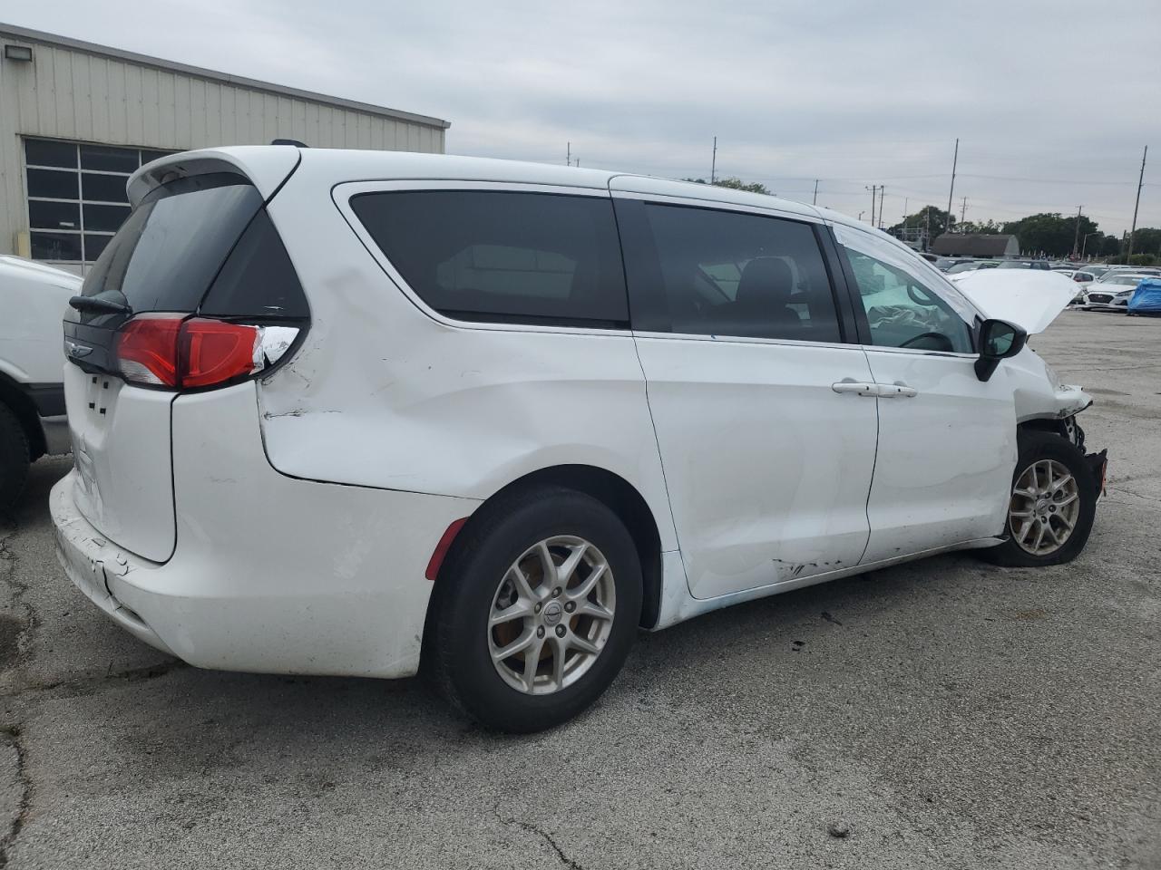 2024 Chrysler Voyager Lx - zdjęcie 3