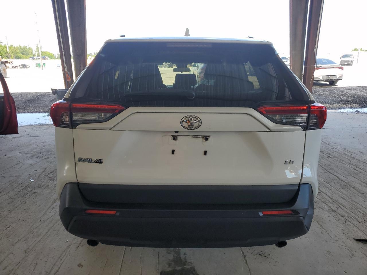 2020 Toyota RAV 4 - zdjęcie 6
