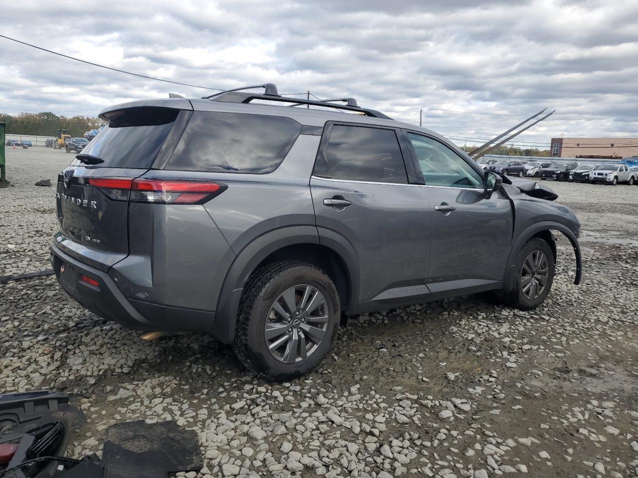 2024 Nissan Pathfinder Sv - zdjęcie 3