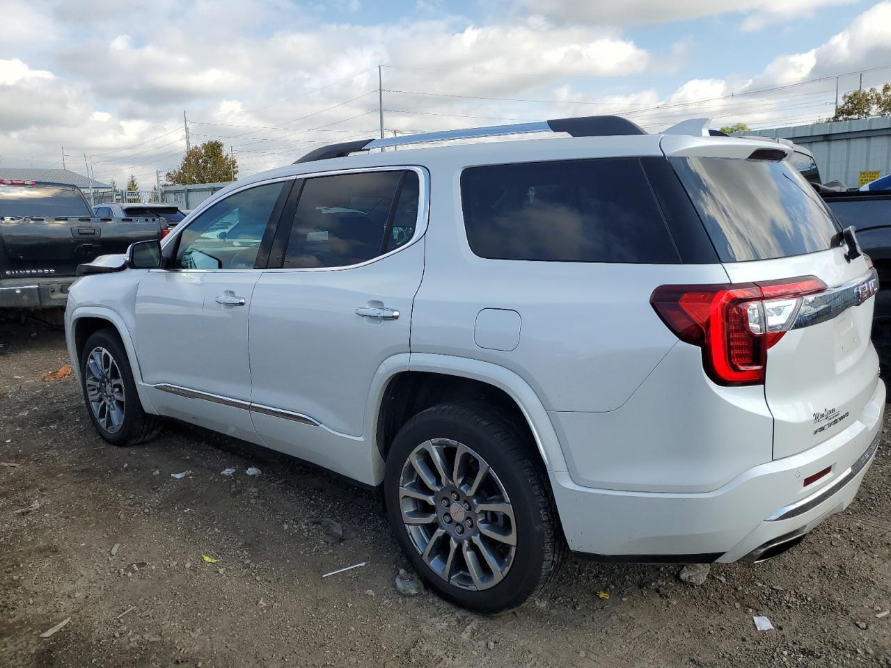2023 GMC Acadia - zdjęcie 2