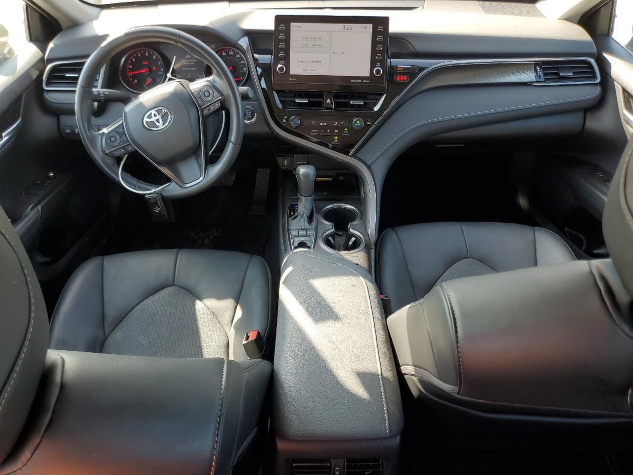 2024 Toyota Camry - zdjęcie 8