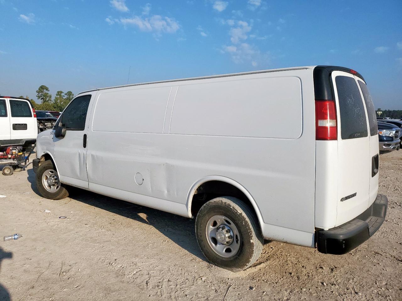 2018 Chevrolet Express G3500 - zdjęcie 2