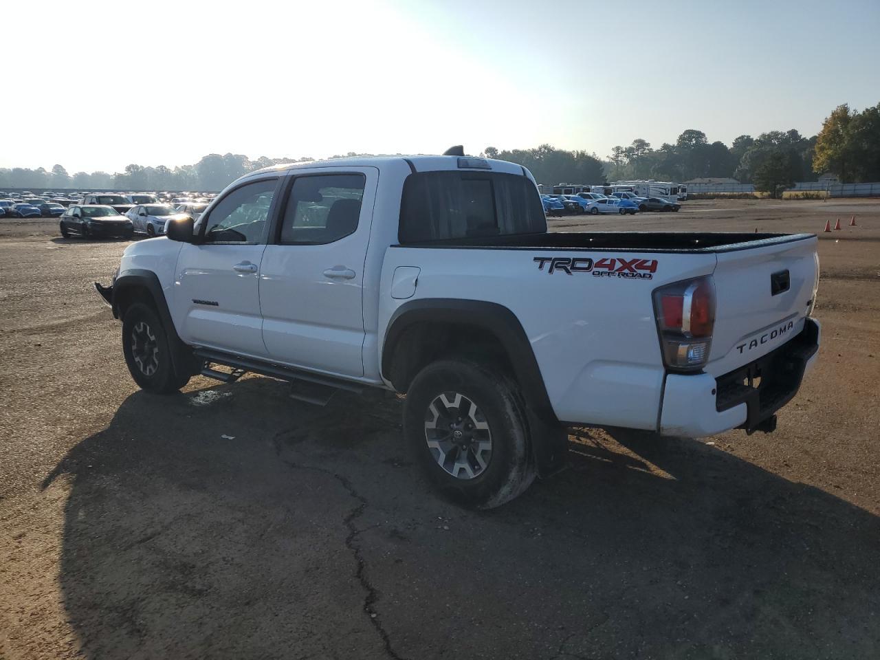2020 Toyota Tacoma - zdjęcie 2