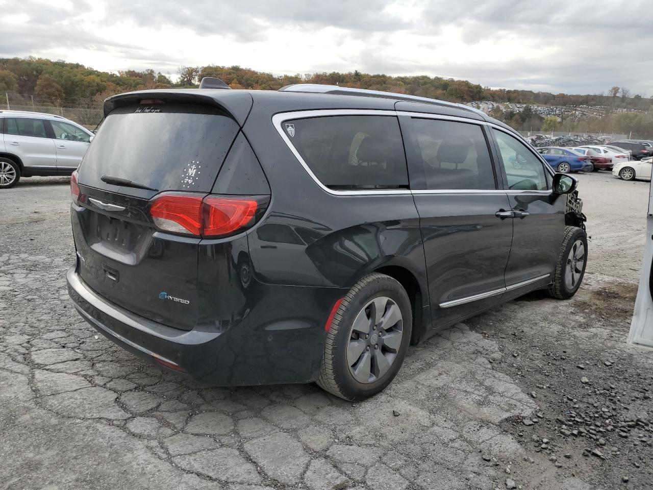 2017 Chrysler Pacifica - zdjęcie 3