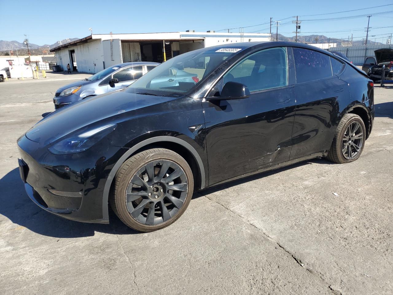 2024 Tesla Model Y - zdjęcie główne