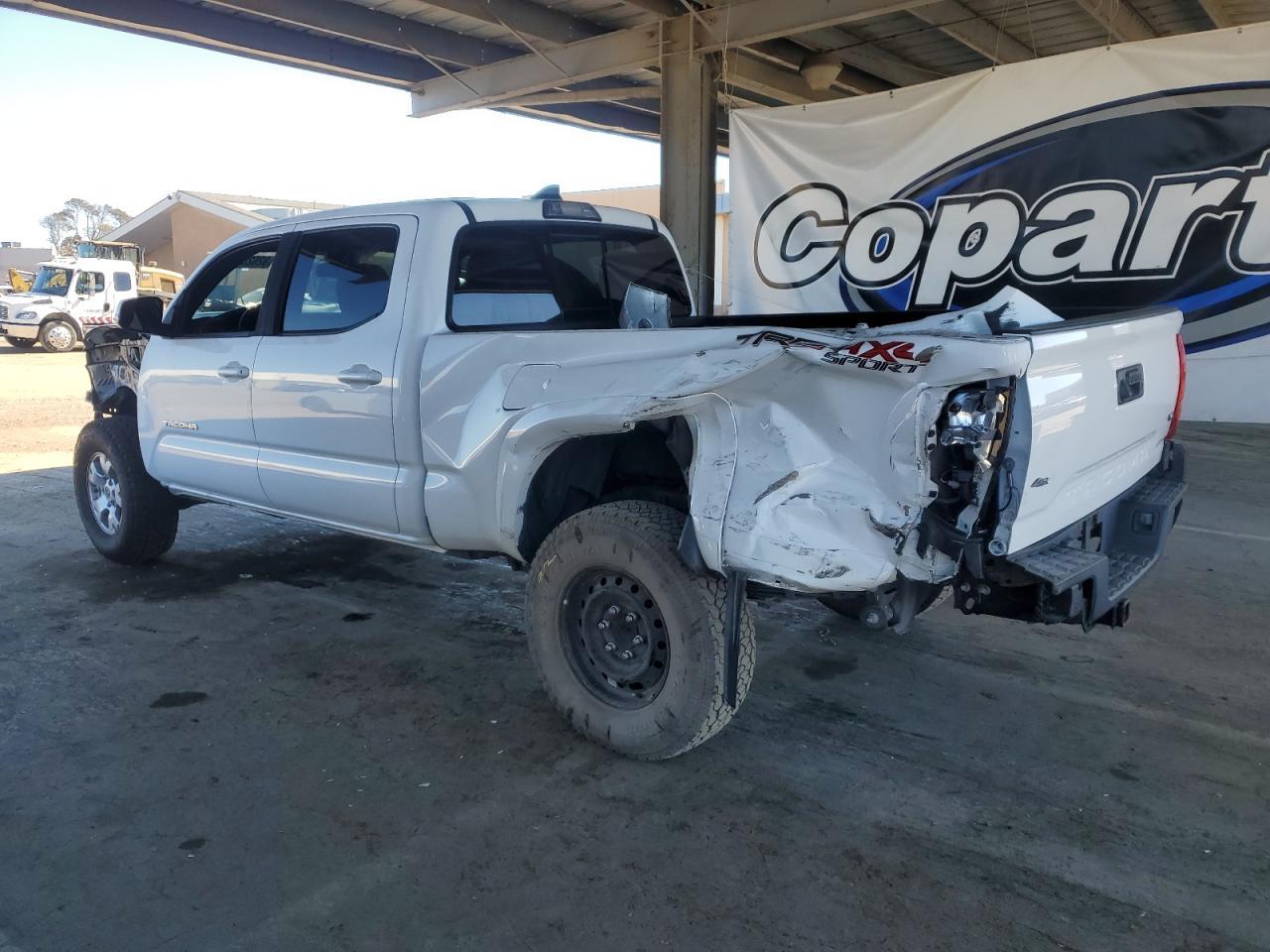 2019 Toyota Tacoma - zdjęcie 2