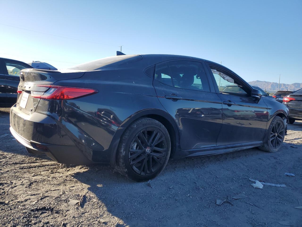 2025 Toyota Camry Xse - zdjęcie 3