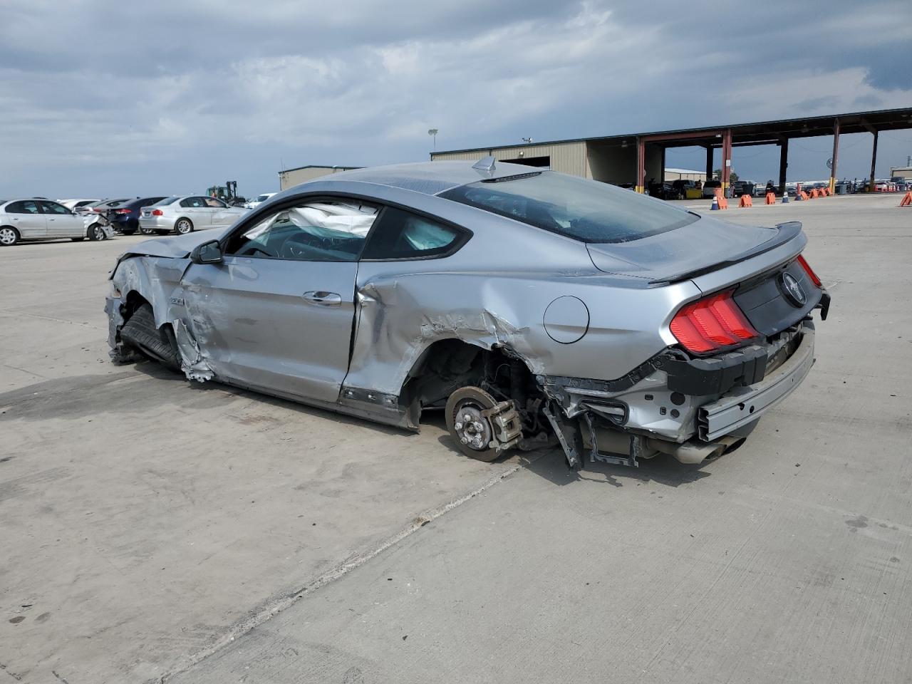 2020 Ford Mustang - zdjęcie 2