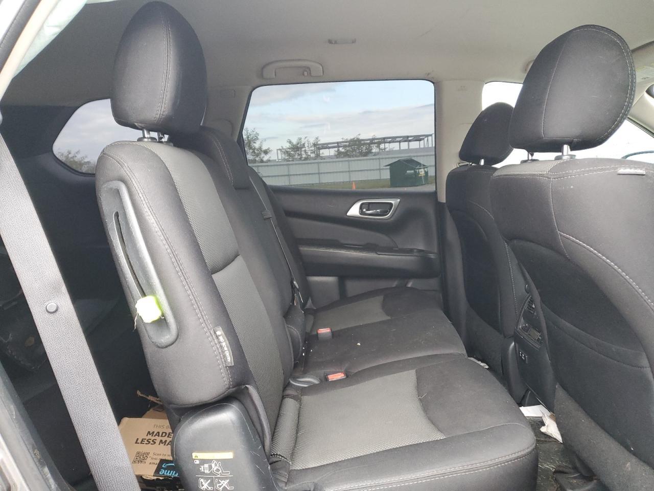 2020 Nissan Pathfinder S - zdjęcie 11