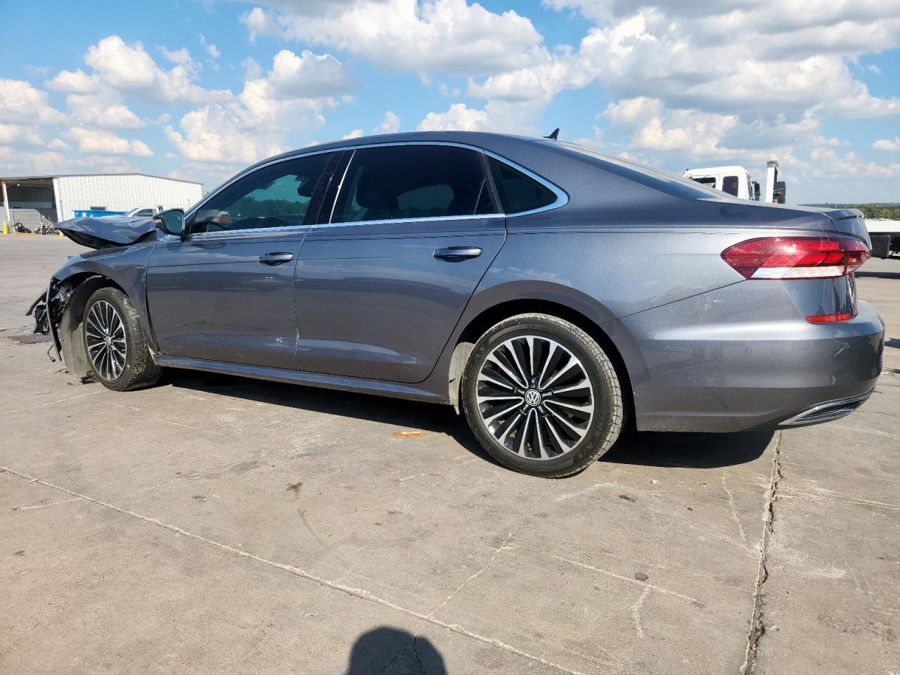 2022 Volkswagen Passat Limited Edition - zdjęcie 2