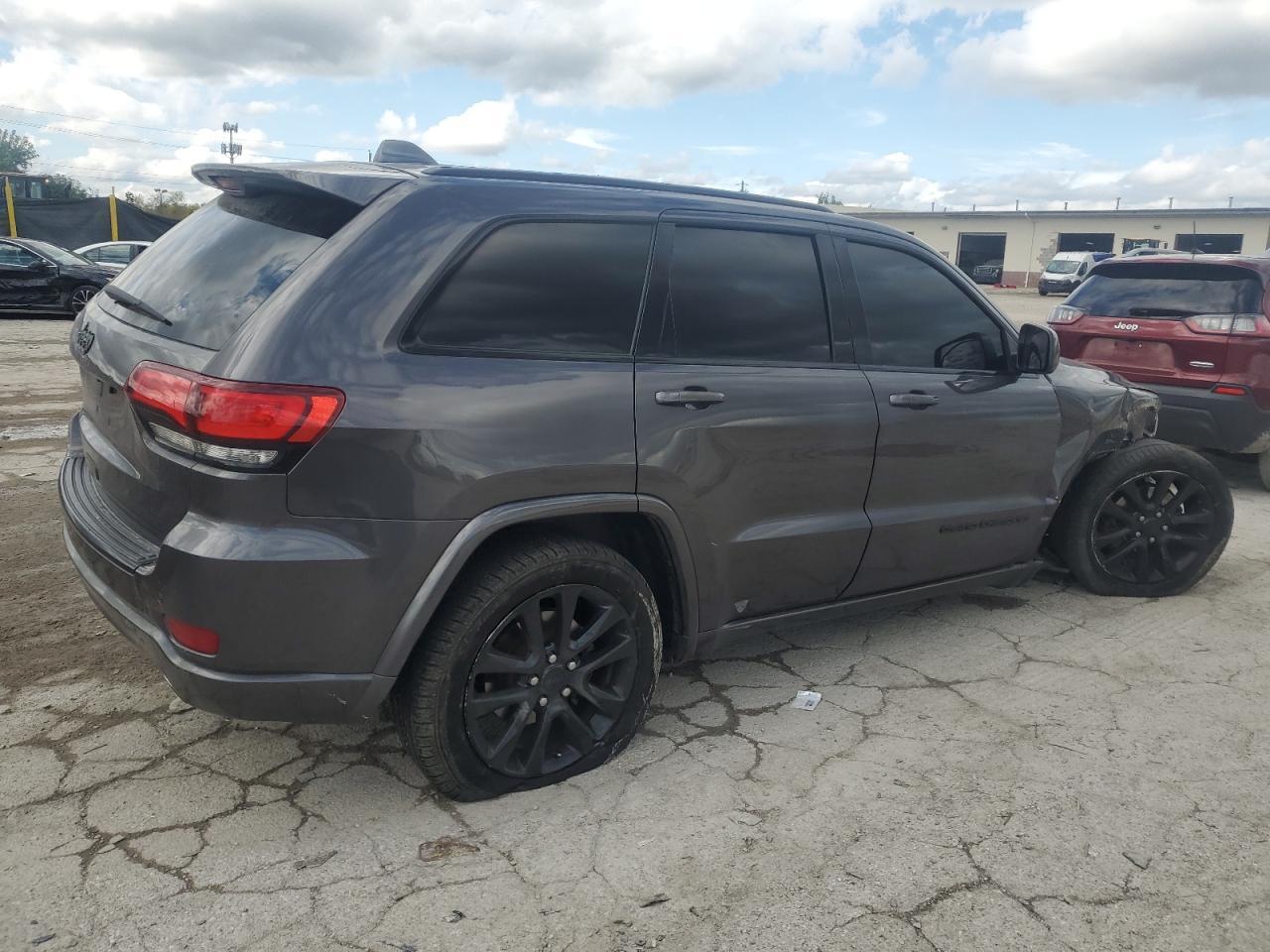 2018 Jeep Cherokee - zdjęcie 3