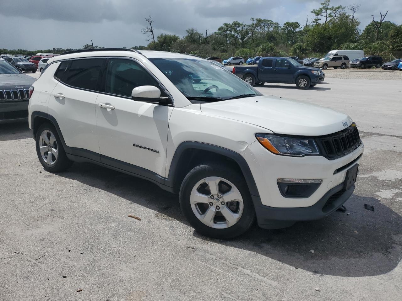 2021 Jeep Compass Latitude - zdjęcie 4