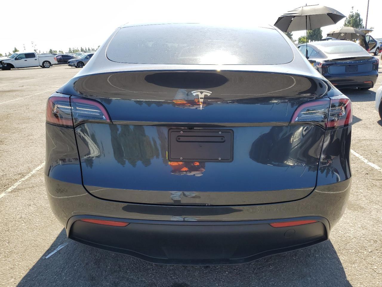 2025 Tesla Model Y - zdjęcie 6