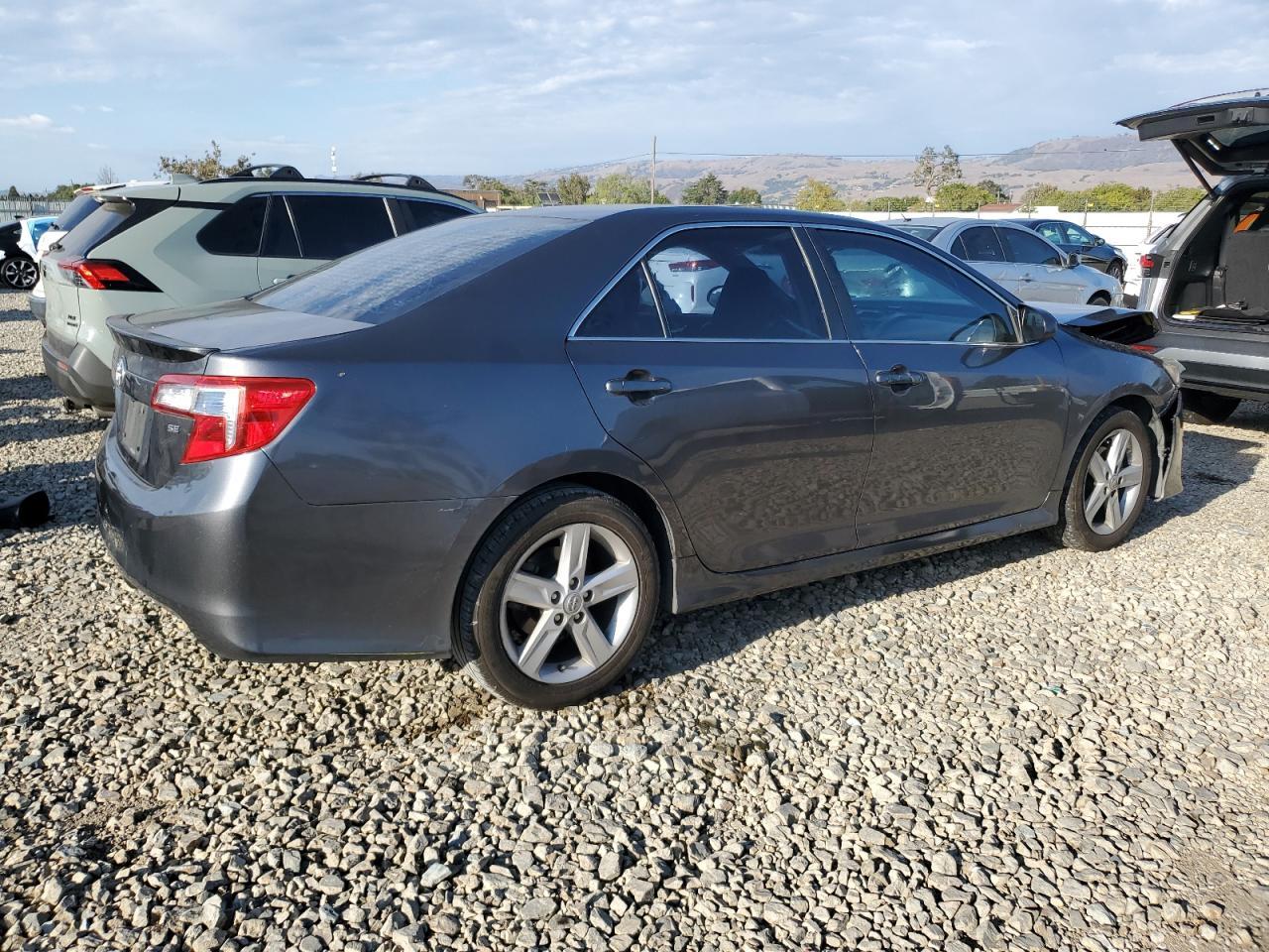 2014 Toyota Camry - zdjęcie 3