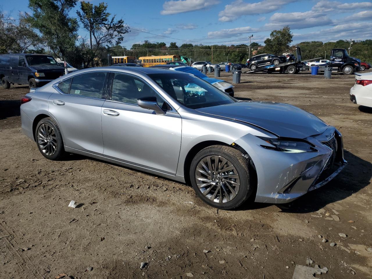 2025 Lexus ES - zdjęcie 4
