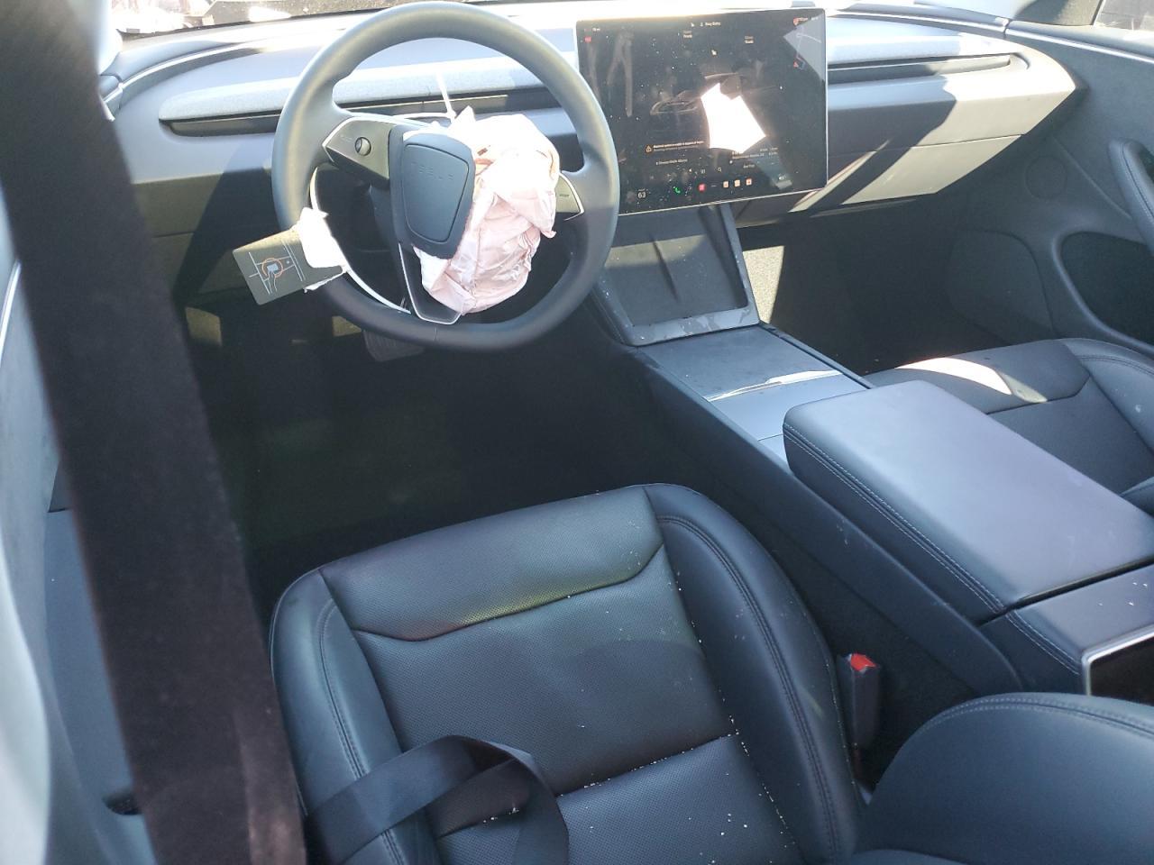 2025 Tesla Model 3 - zdjęcie 8