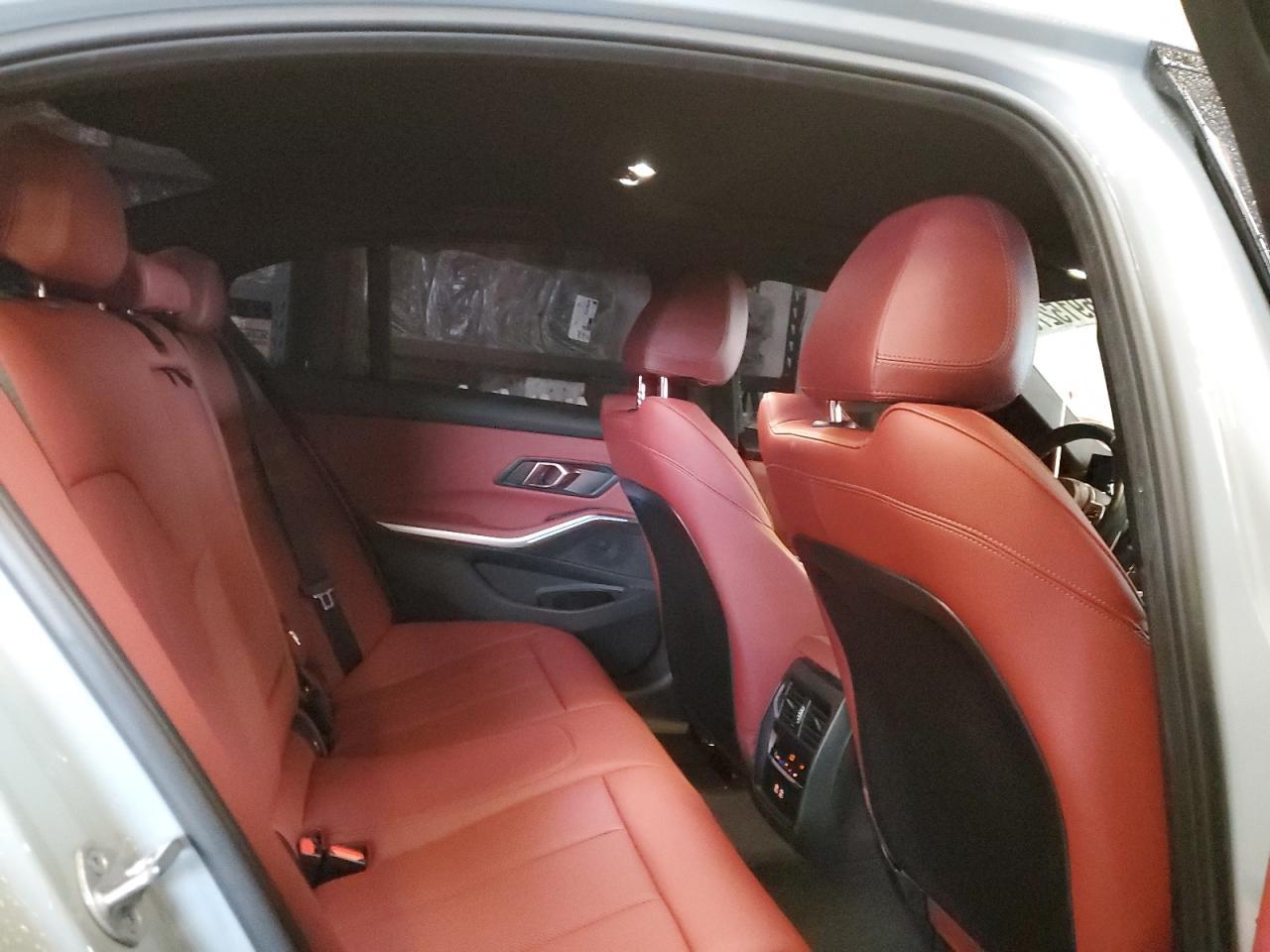 2024 BMW 330I - zdjęcie 10