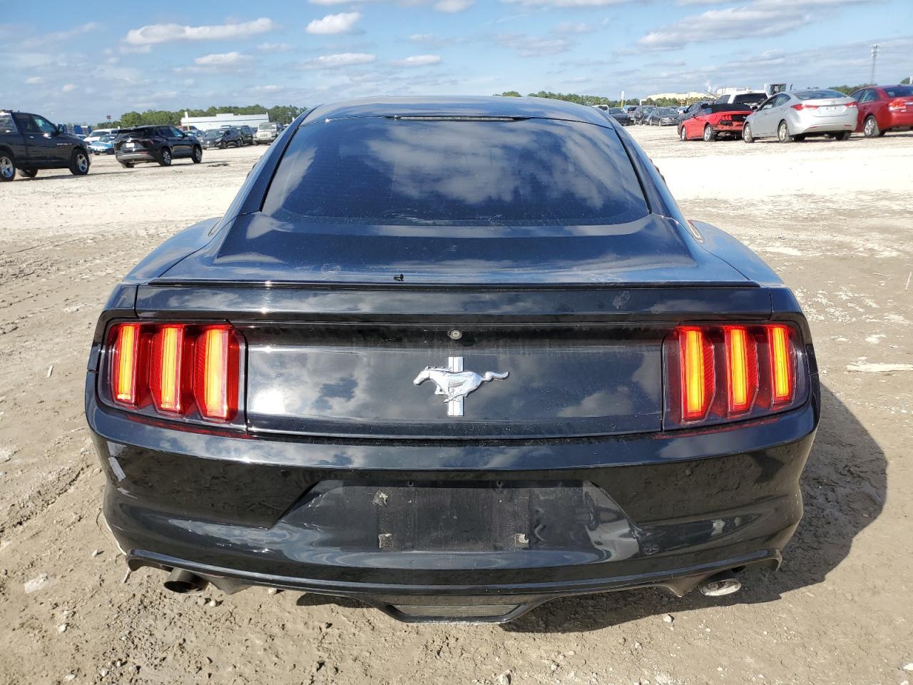 2016 Ford Mustang - zdjęcie 6