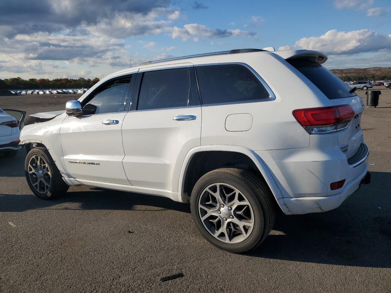 2021 Jeep Grand Cherokee Overland - zdjęcie 2