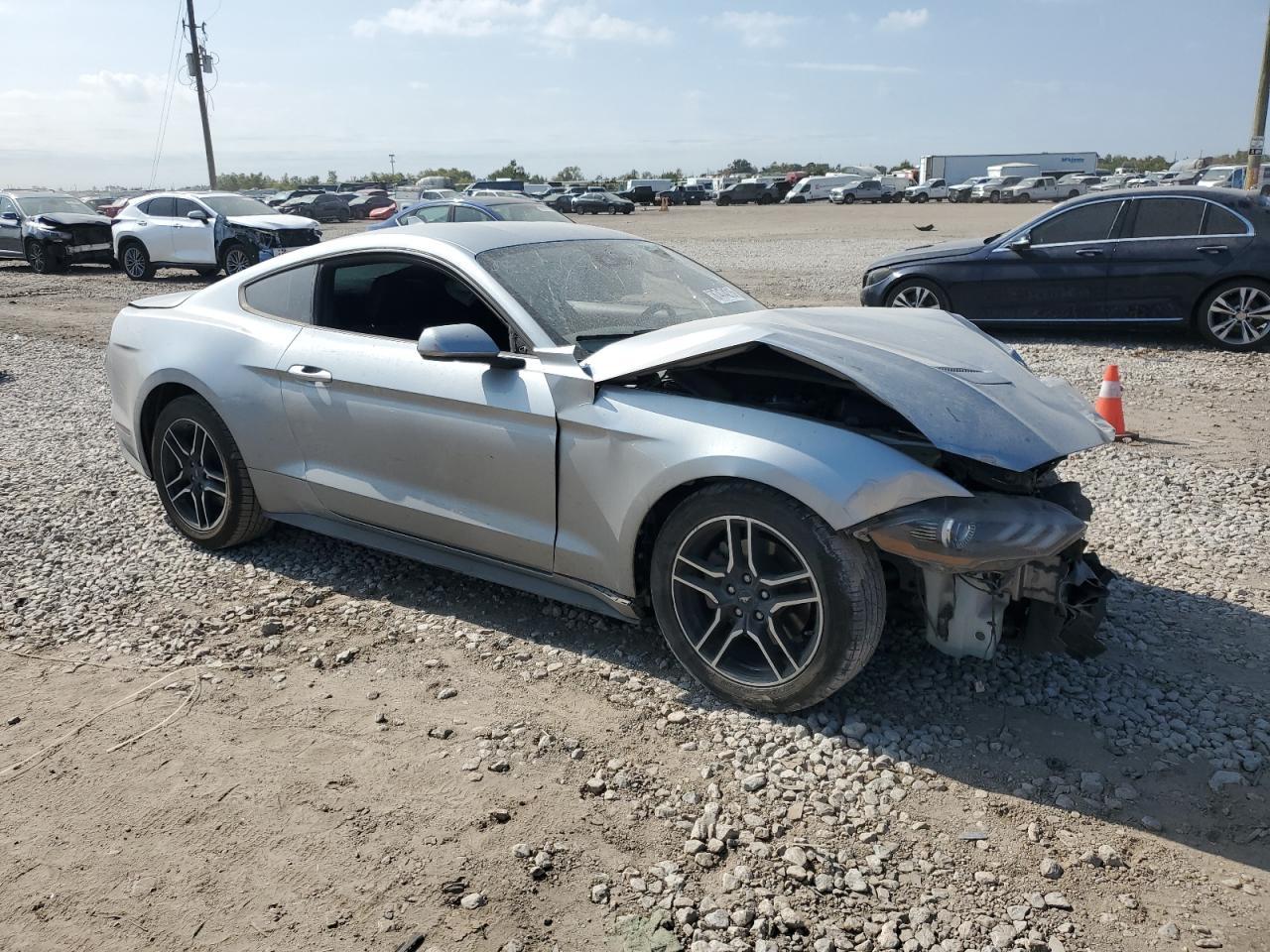 2021 Ford Mustang - zdjęcie 4