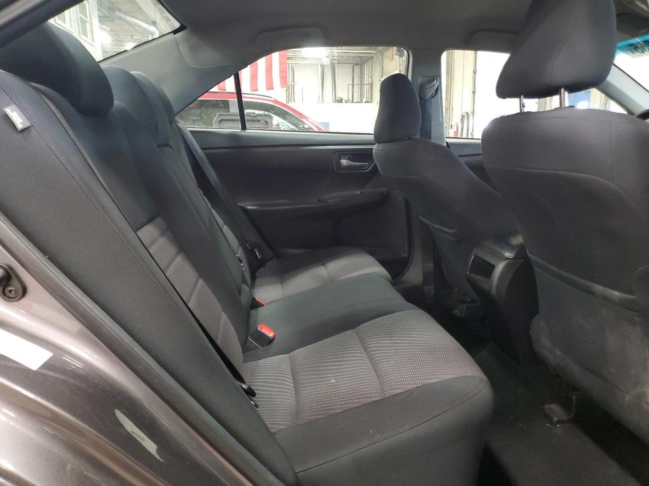 2016 Toyota Camry Le - zdjęcie 10