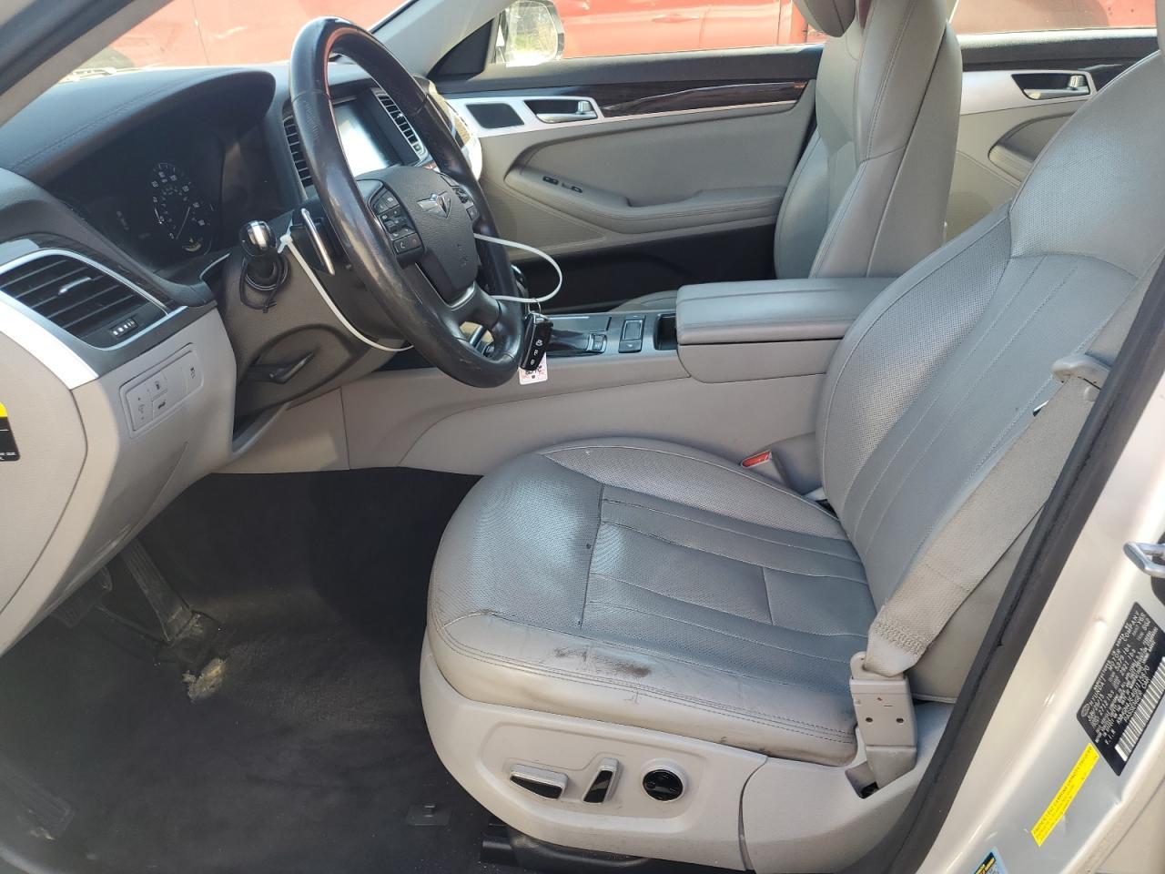 2016 Hyundai Genesis - zdjęcie 7