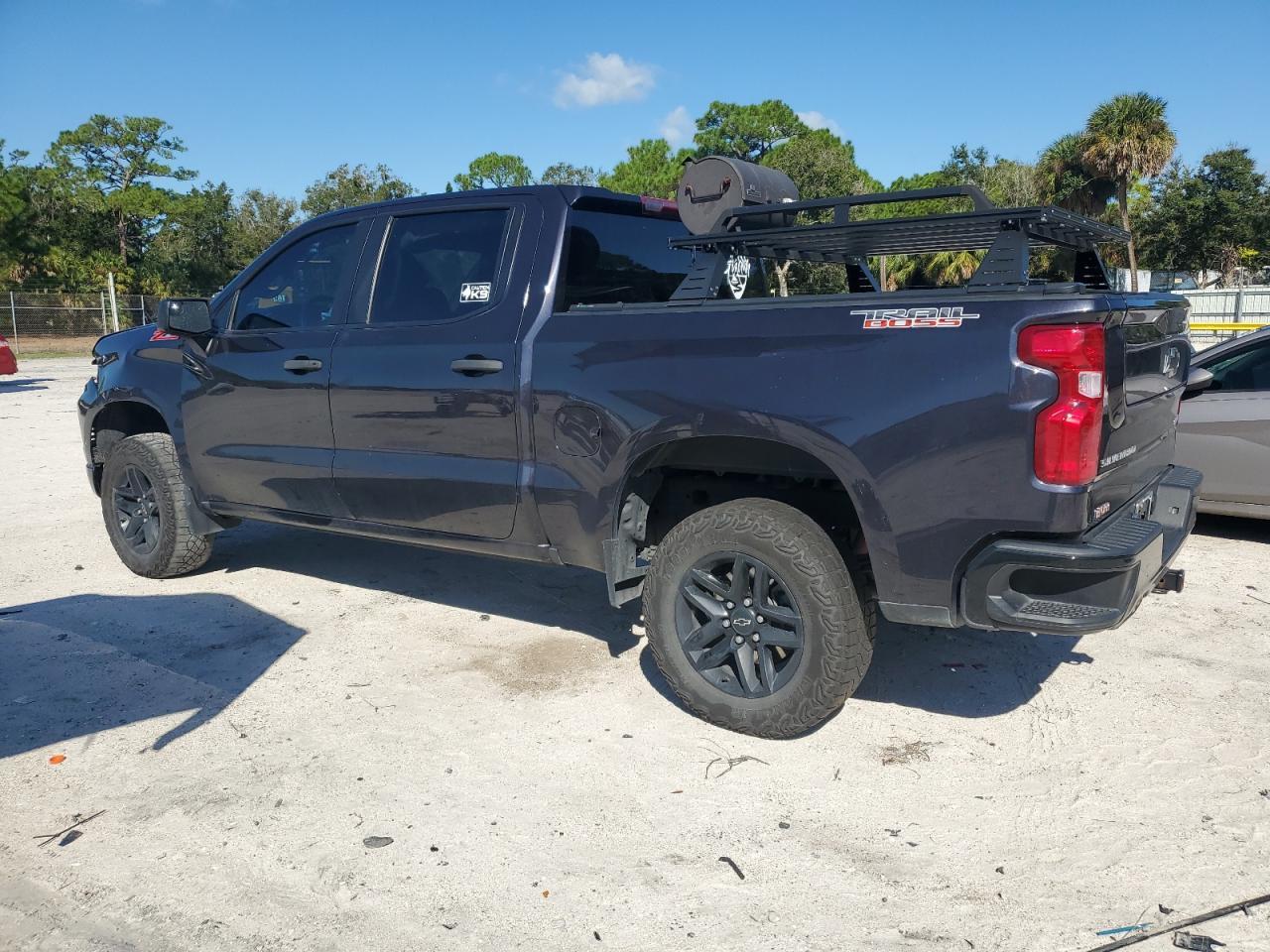 2023 Chevrolet Silverado - zdjęcie 2