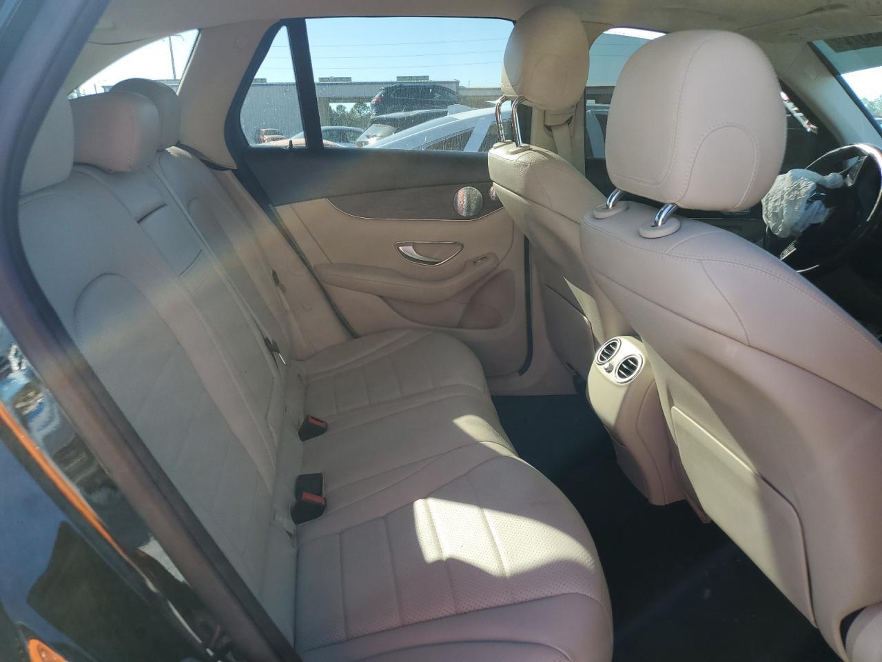 2019 Mercedes-Benz GLC - zdjęcie 11